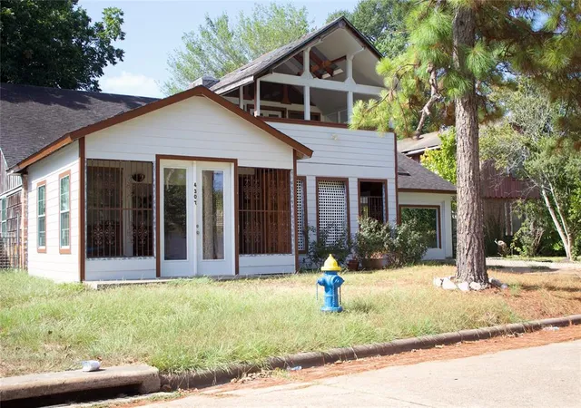 2nd image of 4307 Tidewater Dr, Houston, TX 77045 | MLS# 51839598