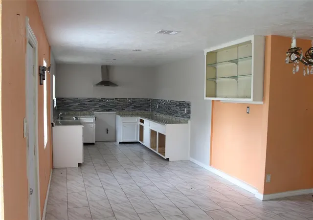 5th image of 4307 Tidewater Dr, Houston, TX 77045 | MLS# 51839598