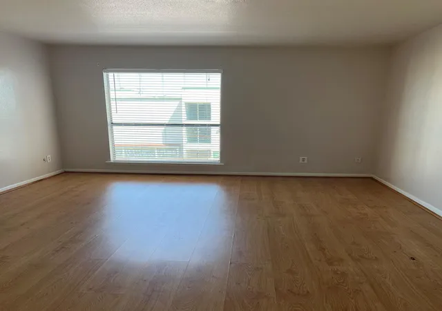4th image of 2814 S Bartell Dr #39, Houston, TX 77054 | MLS# 53063906