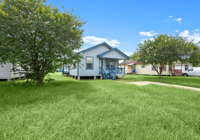 3rd image of 1935 1St St, Hempstead, TX 77445 | MLS# 74947428