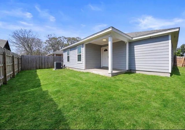 13th image of 326 Cartersville St, Houston, TX 77029 | MLS# 87687160