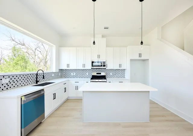 4th image of 3213 Reeves Rd, Houston, TX 77004 | MLS# 74455123