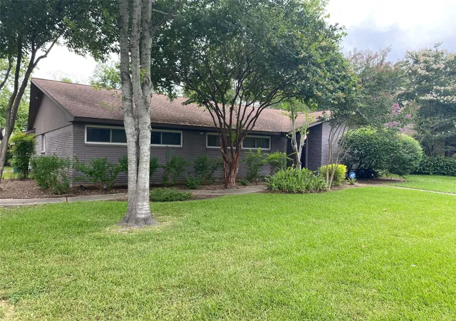 2nd image of 9614 Greenwillow St, Houston, TX 77096 | MLS# 63959033