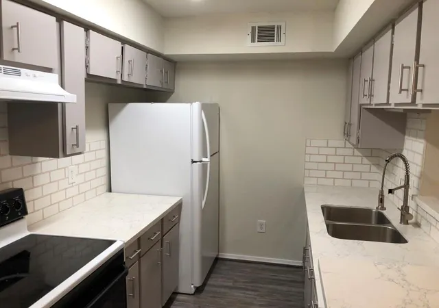 3rd image of 2100 S Wilcrest Dr S, Houston, TX 77042