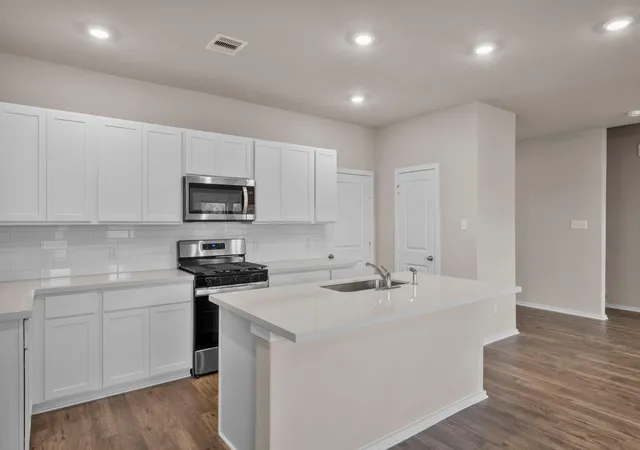 Photo 4 of Single family home for sale at 12320 Ridge Top Ct, Conroe, TX 77304 | MLS# 81917191 | Listing updated on 2026-09-20