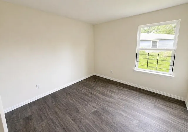 Listing Photo 5 - Condo for sale in building located at 4423 Trigg St, Houston, TX 77093