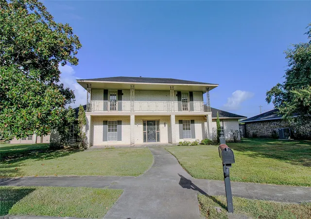 1st image of 2 Elm Pl, Angleton, TX 77515 | MLS# 94253500