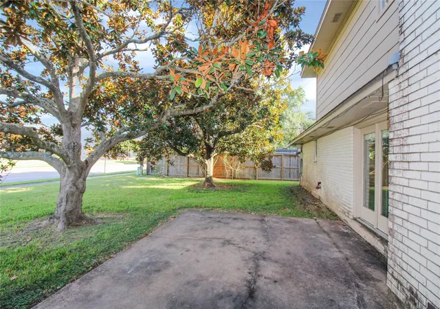 4th image of 2 Elm Pl, Angleton, TX 77515 | MLS# 94253500