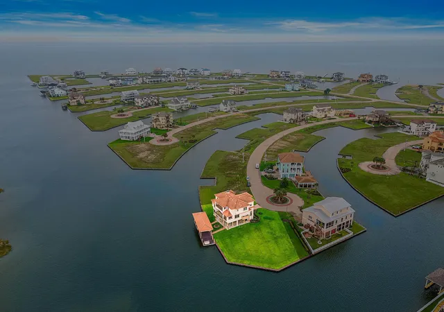 4th image of 21 Loggerhead, Hitchcock, TX 77563 | MLS# 92284895