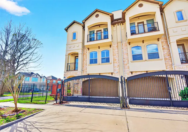 Photo 1 of Sale Pending at 3912 Ennis St, Houston, TX 77004 | MLS# 87453583 | Listing updated on 2026-09-18