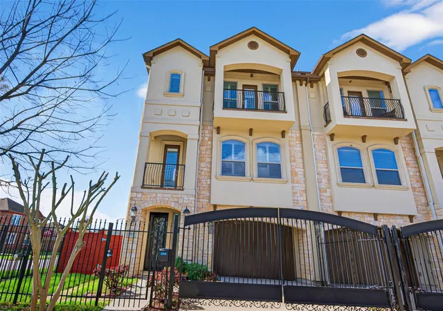 Photo 2 of Sale Pending at 3912 Ennis St, Houston, TX 77004 | MLS# 87453583 | Listing updated on 2026-09-18
