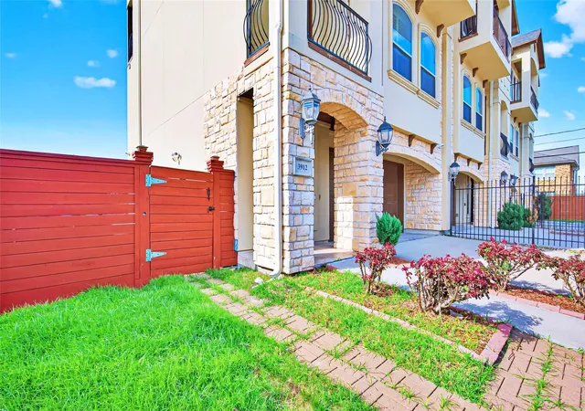 Photo 3 of Sale Pending at 3912 Ennis St, Houston, TX 77004 | MLS# 87453583 | Listing updated on 2026-09-18