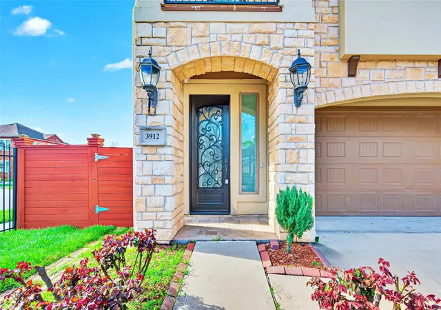 Photo 3 of Sale Pending at 3912 Ennis St, Houston, TX 77004 | MLS# 87453583 | Listing updated on 2026-09-18
