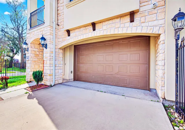 Photo 4 of Sale Pending at 3912 Ennis St, Houston, TX 77004 | MLS# 87453583 | Listing updated on 2026-09-18