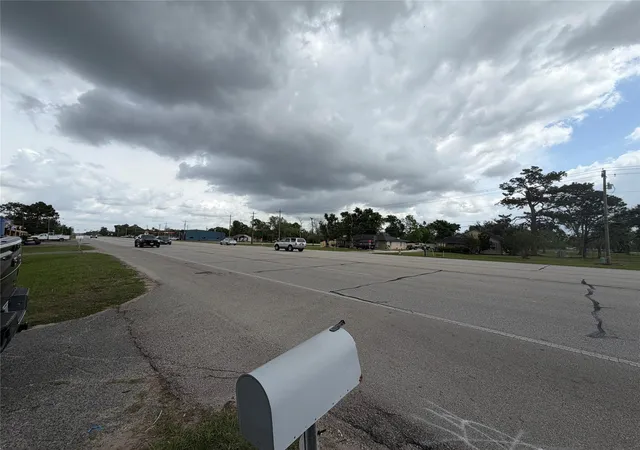 Photo 3 of Single family home for sale at 2212 S Hwy 288b, Angleton, TX 77515 | MLS# 60171700 | Listing updated on 2026-08-04