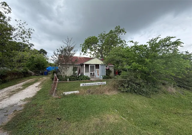 Photo 4 of Single family home for sale at 2212 S Hwy 288b, Angleton, TX 77515 | MLS# 60171700 | Listing updated on 2026-08-04