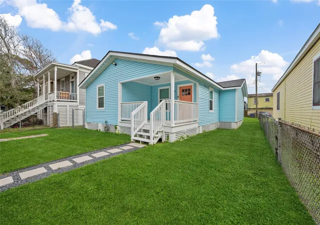 Photo 1 of Single family home for sale at 2811 Ave O 1/2, Galveston, TX 77550 | MLS# 51746096 | Listing updated on 2026-09-01