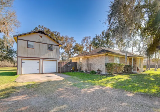 Photo 1 of Single family home for sale at 411 County Rd 912a, Brazoria, TX 77422 | MLS# 31326557 | Listing updated on 2026-08-29
