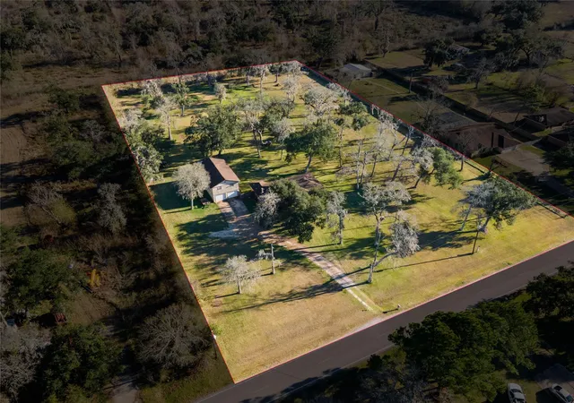 Photo 3 of Single family home for sale at 411 County Rd 912a, Brazoria, TX 77422 | MLS# 31326557 | Listing updated on 2026-08-29