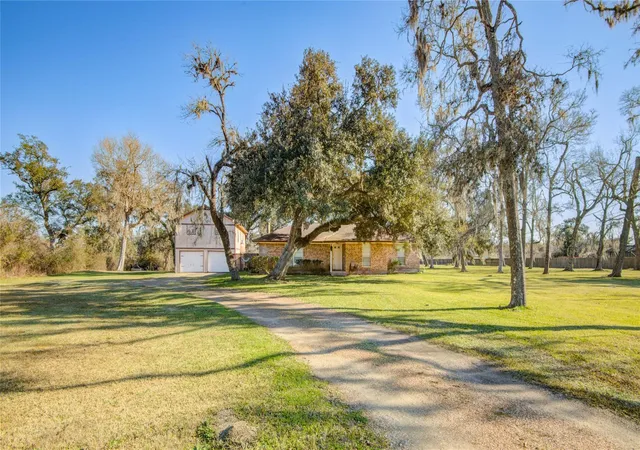 Photo 3 of Single family home for sale at 411 County Rd 912a, Brazoria, TX 77422 | MLS# 31326557 | Listing updated on 2026-08-29