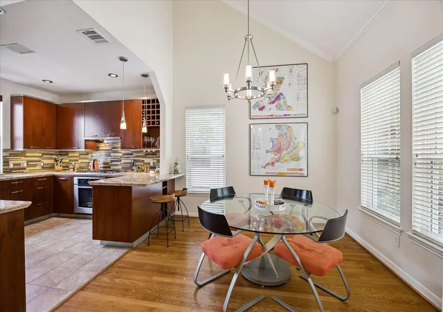 Photo 4 of Townhouse for sale at 1224 Crocker St, Houston, TX 77019 | MLS# 80155044 | Listing updated on 2026-07-15