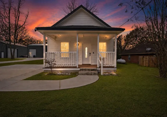 1st image of 610 S Railroad Ave, Shepherd, TX 77371 | MLS# 26811142