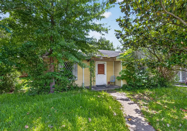 Photo 2 of Single family home for sale at 901 Gazin St, Houston, TX 77020 | MLS# 56822085 | Listing updated on 2026-06-29