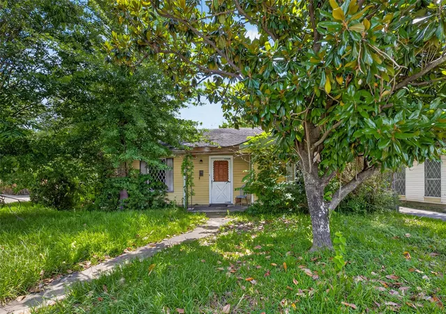 Photo 3 of Single family home for sale at 901 Gazin St, Houston, TX 77020 | MLS# 56822085 | Listing updated on 2026-06-29