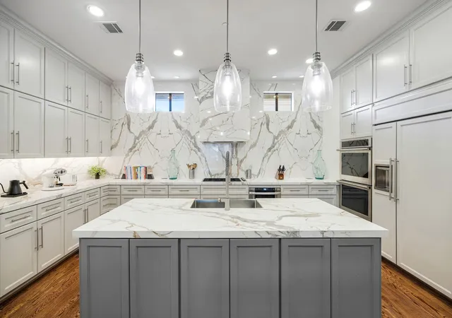 1st image of 2415 Commonwealth St, Houston, TX 77006 | MLS# 15560762