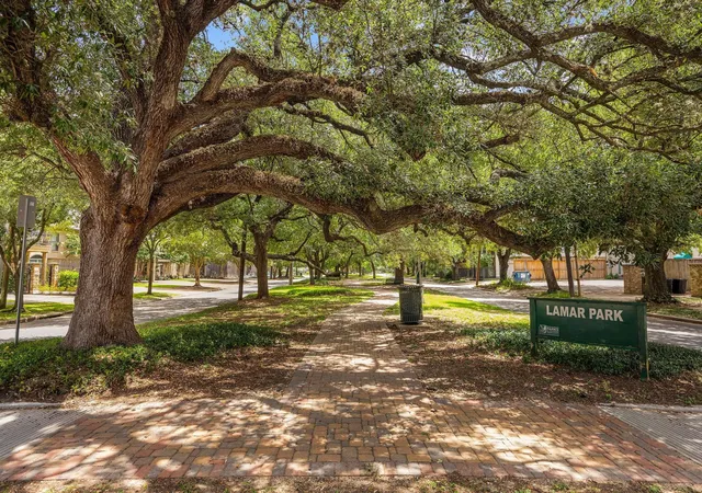 26th image of 2415 Commonwealth St, Houston, TX 77006 | MLS# 15560762