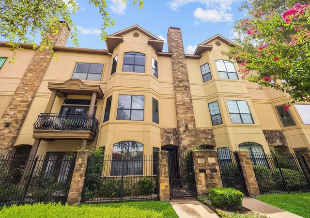 2nd image of 2415 Commonwealth St, Houston, TX 77006 | MLS# 15560762