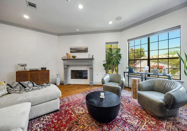 3rd image of 2415 Commonwealth St, Houston, TX 77006 | MLS# 15560762