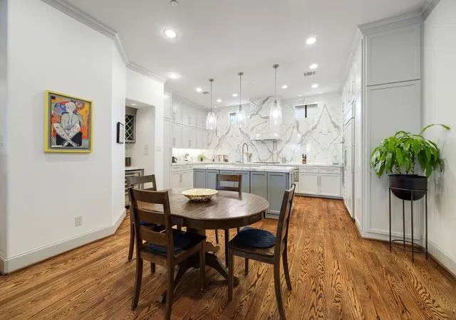 4th image of 2415 Commonwealth St, Houston, TX 77006 | MLS# 15560762
