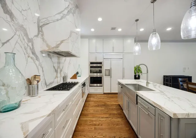 5th image of 2415 Commonwealth St, Houston, TX 77006 | MLS# 15560762