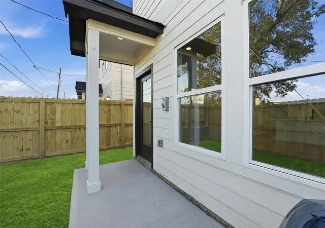24th image of 530 N 4th St, La Porte, TX 77571 | MLS# 58475912