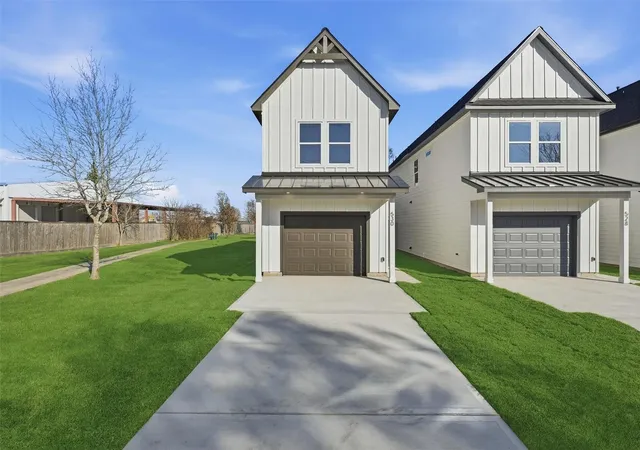 2nd image of 530 N 4th St, La Porte, TX 77571 | MLS# 58475912