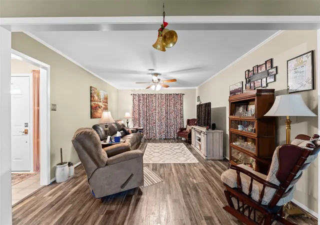 Photo 4 of Single family home for sale at 1005 N Fowlkes St, Sealy, TX 77474 | MLS# 94721551 | Listing updated on 2026-09-11