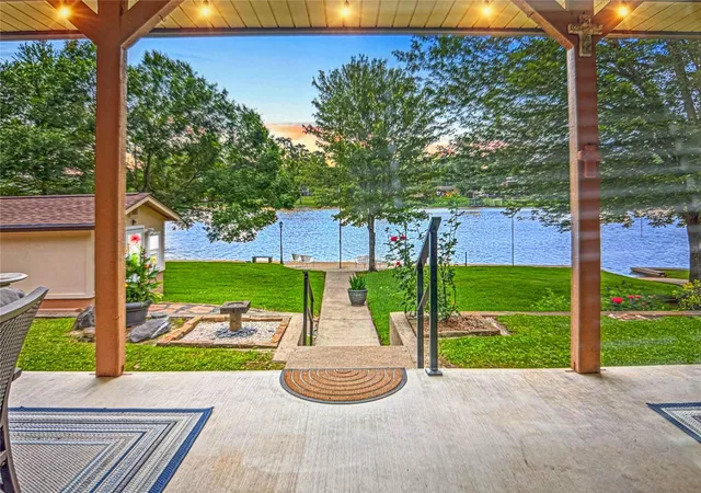 2nd image of 262 W Lake Dr, Livingston, TX 77351 | MLS# 94392108