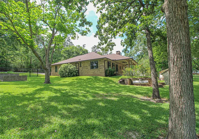 4th image of 262 W Lake Dr, Livingston, TX 77351 | MLS# 94392108