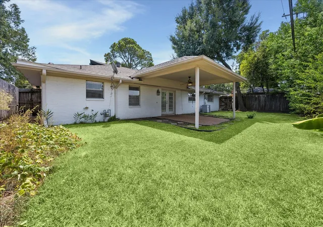 Photo 4 of Single family home for sale at 10302 Willowisp Dr, Houston, TX 77035 | MLS# 23287641 | Listing updated on 2026-09-11
