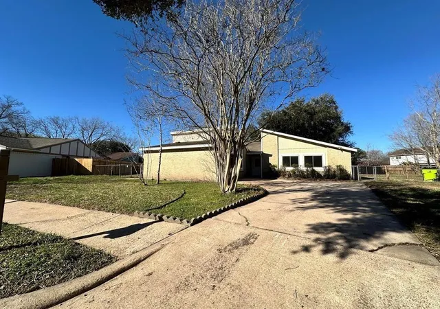 Photo 1 of Single family home for sale at 1606 Stone Lake Dr, Missouri City, TX 77489 | MLS# 10252925 | Listing updated on 2026-09-17