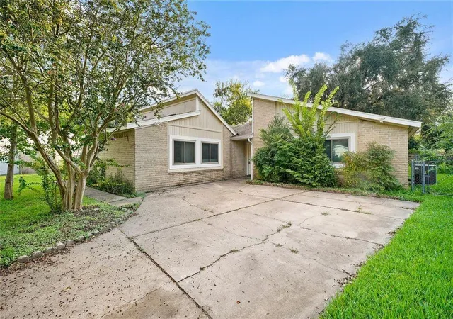 Photo 2 of Single family home for sale at 1606 Stone Lake Dr, Missouri City, TX 77489 | MLS# 10252925 | Listing updated on 2026-09-17