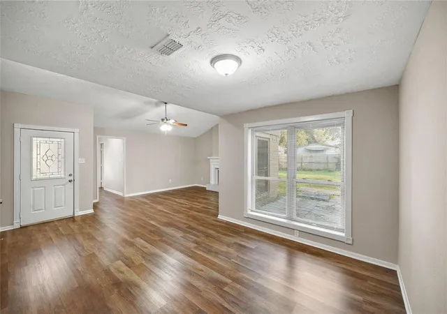 Photo 4 of Single family home for sale at 1606 Stone Lake Dr, Missouri City, TX 77489 | MLS# 10252925 | Listing updated on 2026-09-17