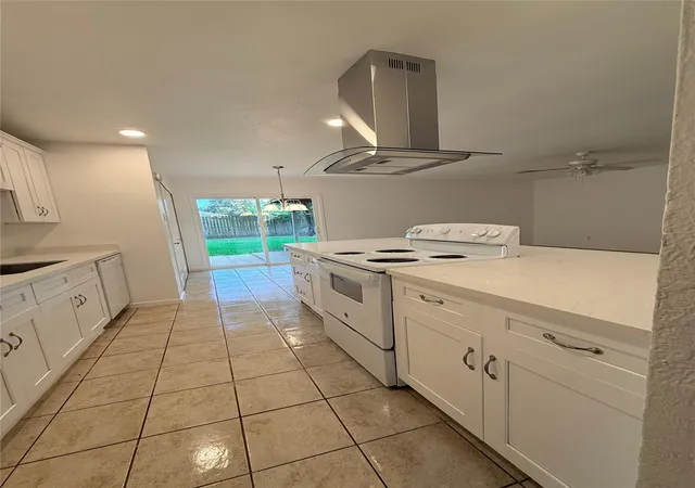 Photo 3 of Sale Pending at 24307 Beef Cyn Dr, Hockley, TX 77447 | MLS# 15927637 | Listing updated on 2026-09-21