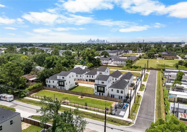 Photo 3 of Single family home for sale at 4746 Martin Hill Street, Houston, TX 77018 | MLS# 43802376 | Listing updated on 2026-09-22
