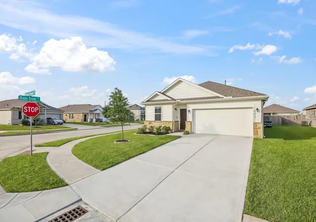 3rd image of 603 Walnut Branch Dr, Baytown, TX 77523 | MLS# 5065615