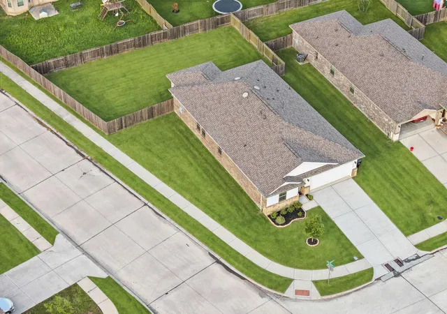 4th image of 603 Walnut Branch Dr, Baytown, TX 77523 | MLS# 5065615