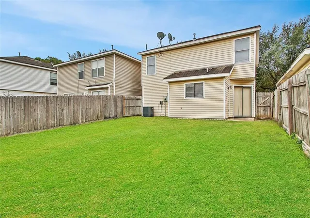 Photo 2 of Single family home for sale at 2129 Whittier Dr, Houston, TX 77032 | MLS# 76219390 | Listing updated on 2026-05-17