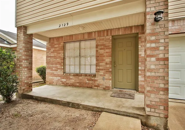 Photo 3 of Single family home for sale at 2129 Whittier Dr, Houston, TX 77032 | MLS# 76219390 | Listing updated on 2026-05-17