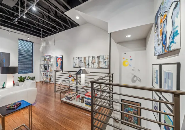 Photo 4 of Townhouse for sale at 2608 Montrose Blvd, Houston, TX 77006 | MLS# 63034744 | Listing updated on 2026-08-30